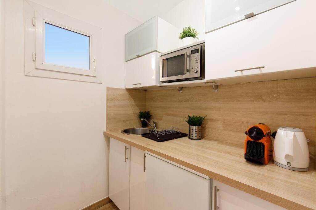 Studio Au Calme, Avec Terrasse Et Parking A Eze Village ภายนอก รูปภาพ