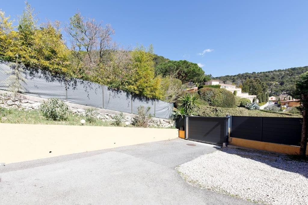 Studio Au Calme, Avec Terrasse Et Parking A Eze Village ภายนอก รูปภาพ